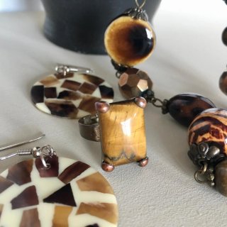 Conjunto étnico collar, pendientes y anillo