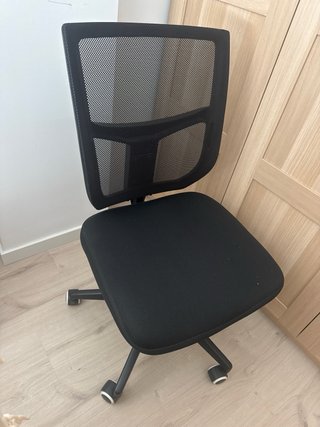Silla de oficina ergonómica negra
