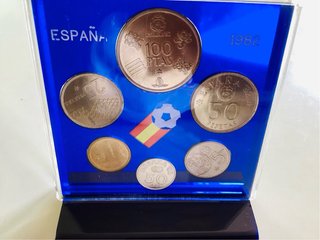 MUNDIAL DEL 82. SET EN ACRÍLICO DE MONEDAS CONM.