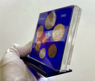 MUNDIAL DEL 82. SET EN ACRÍLICO DE MONEDAS CONM.