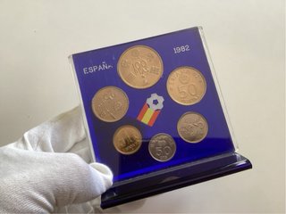 MUNDIAL DEL 82. SET EN ACRÍLICO DE MONEDAS CONM.