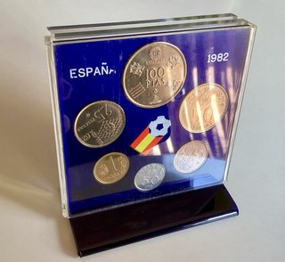 MUNDIAL DEL 82. SET EN ACRÍLICO DE MONEDAS CONM.