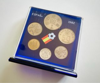 MUNDIAL DEL 82. SET EN ACRÍLICO DE MONEDAS CONM.