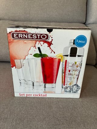 Set de coctelera y 4 vasos + recetario