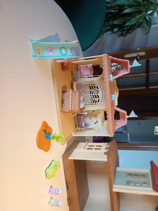 Lote de figuras y casas Sylvanian Families