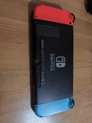 Nintendo Switch Azul y Rojo + Juego Kirby