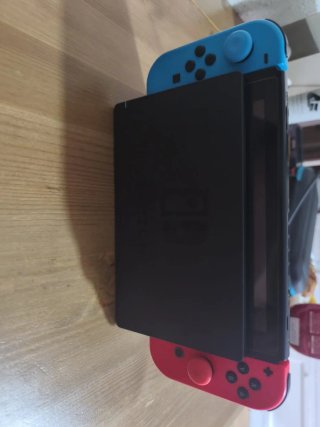 Nintendo Switch Azul y Rojo + Juego Kirby