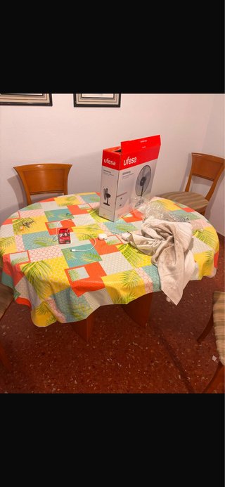Mesa redonda de madera