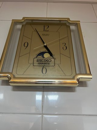 Reloj de Pared Seiko Dorado