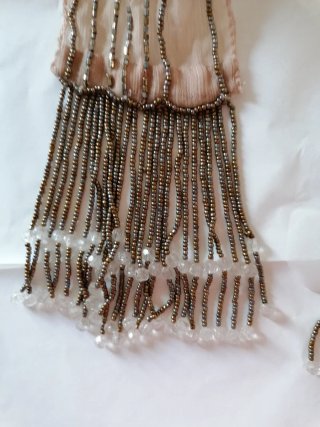 Pañuelo Zara abalorios flecos beige y oro