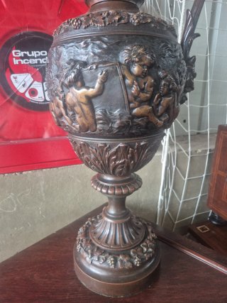 Jarrón Bronce Antiguo Cupido