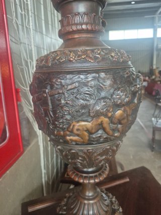 Jarrón Bronce Antiguo Cupido