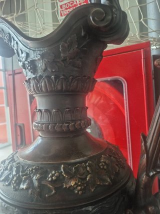 Jarrón Bronce Antiguo Cupido