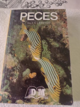 Libro sobre el cuidado y cria de peces