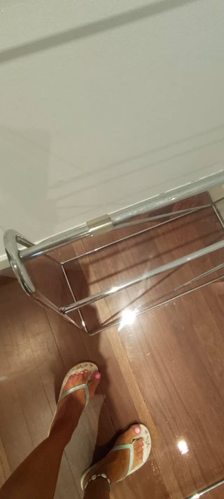 Mesa de cristal y metal