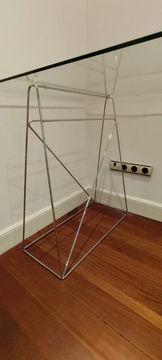 Mesa de cristal y metal