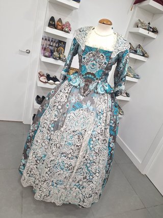 Traje de Fallera Azul y Gris con detalles en plata