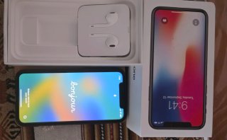 iPhone X 64GB con scatola e auricolari