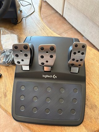 Logitech G29 Driving Force + Pedales