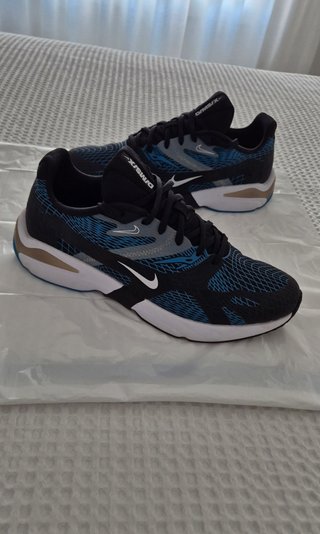Zapatillas deporte negras y azules Nike Dimsix