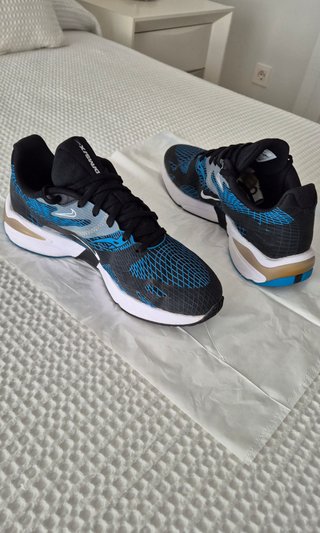 Zapatillas deporte negras y azules Nike Dimsix