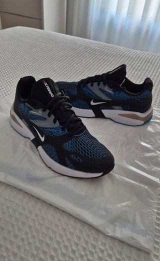 Zapatillas deporte negras y azules Nike Dimsix