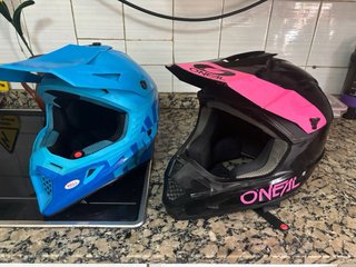 Pareja de cascos oneal y raven