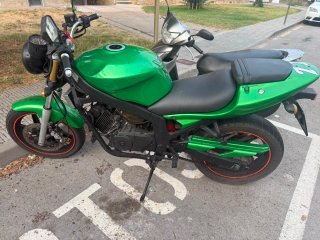 Moto Verde Estilo Naked