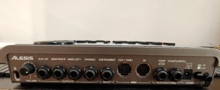 Caja de ritmos Alesis SR18