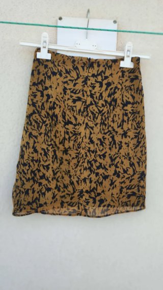 Falda Zara cruzada drapeada XS