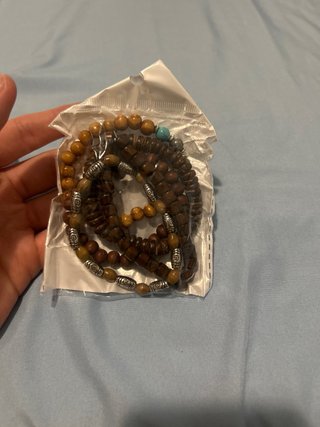 Conjunto de pulseras de madera y cuero