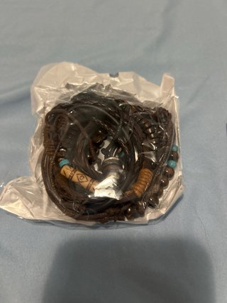 Conjunto de pulseras de madera y cuero