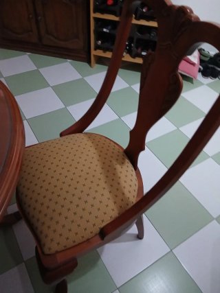 Mesa de comedor ovalada con 4 sillas