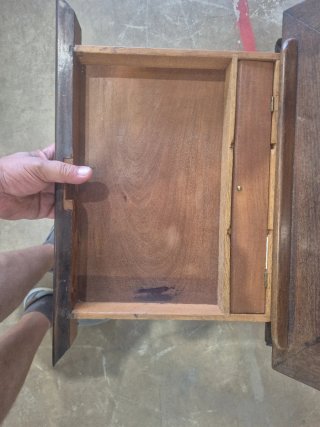 Mesa atril de nogal antiguo con terciopelo