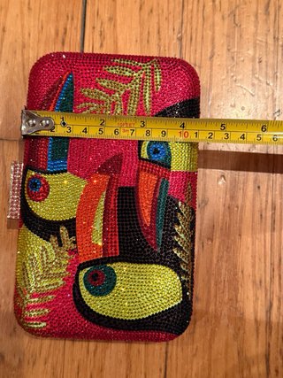 Bolso de fiesta con pedrería y tucanes