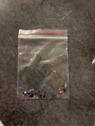 Bolso de fiesta con pedrería y tucanes