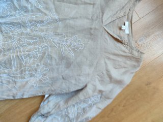 Blusa de lino bordada floral talla única
