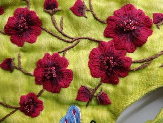 Bolso verano verde lima bordado flores y mariposas