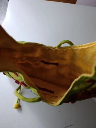 Bolso verano verde lima bordado flores y mariposas