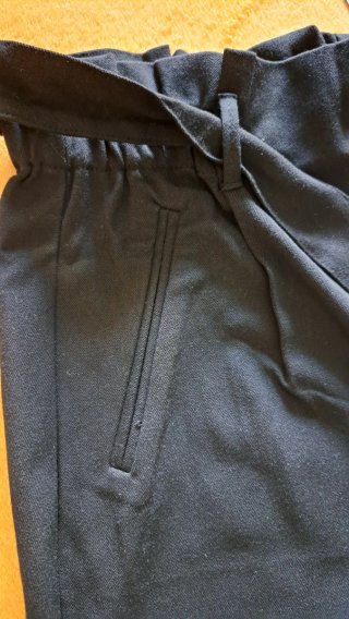 Pantalón negro talla 42 con cinturón