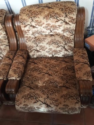 Sofá vintage tela y madera con sus dos sillones