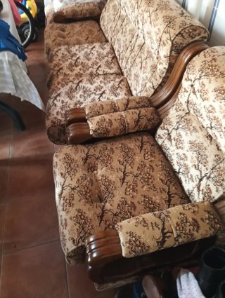 Sofá vintage tela y madera con sus dos sillones