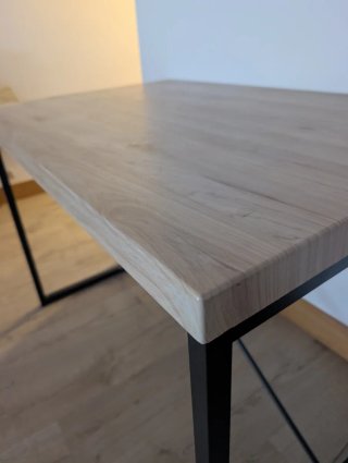 Mesa de comedor moderna madera y metal