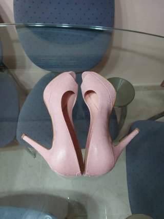 Zapatos de tacón rosa peep toe