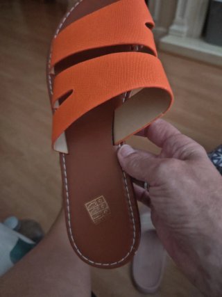 Chanclas planas naranjas