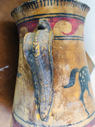 Vaso antico greco con cavallo