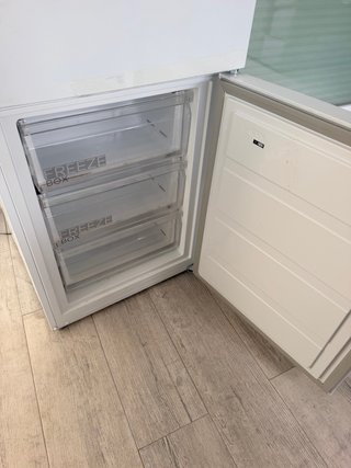 Nevera Midea Blanca para arreglar o piezas