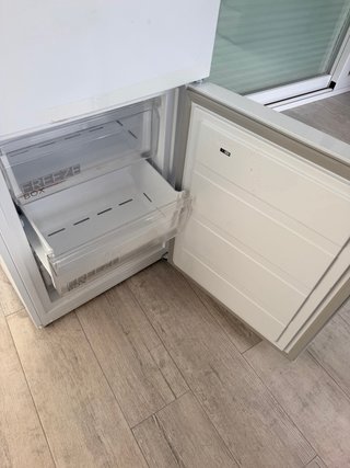 Nevera Midea Blanca para arreglar o piezas