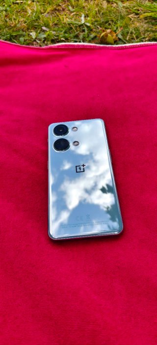OnePlus Nord 3 5G azul claro  con funda de regalo.