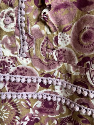 Vestido estampado aba morado y beige